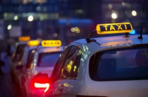 سيارات توصيل في الكويت